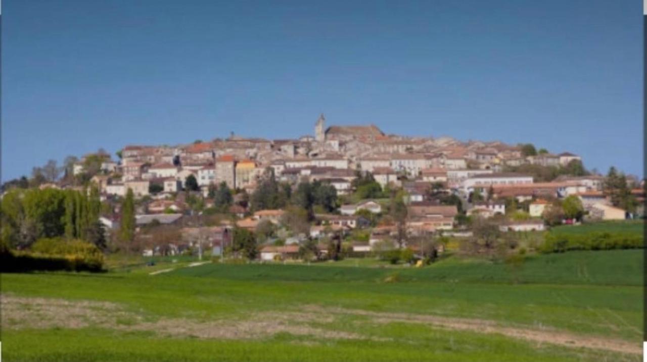 Mondesir The Little House And Its Bastide Hébergement de vacances